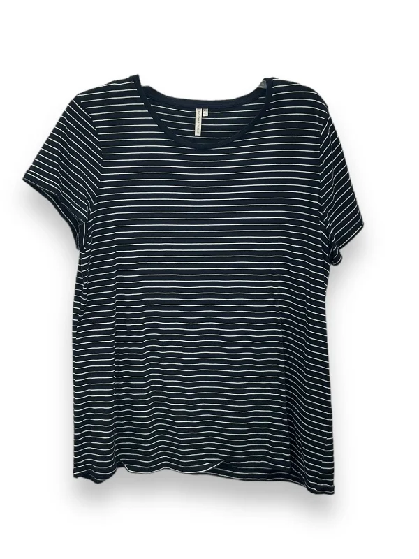 women's tops for cozy nights inTop Short Sleeve Basic By Banana Republic In Striped Pattern, Size: Xl