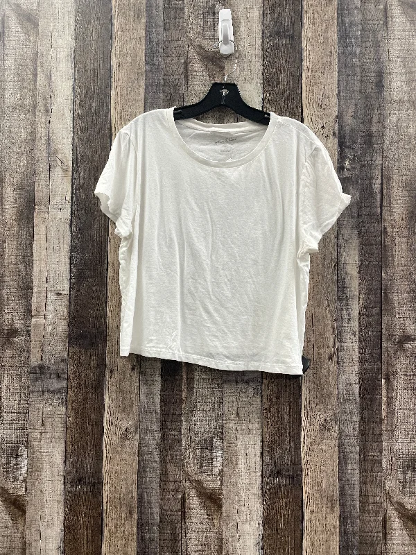 women's tops for those who prefer classic over trendy stylesTop Short Sleeve Basic By Universal Thread In White, Size: Xl