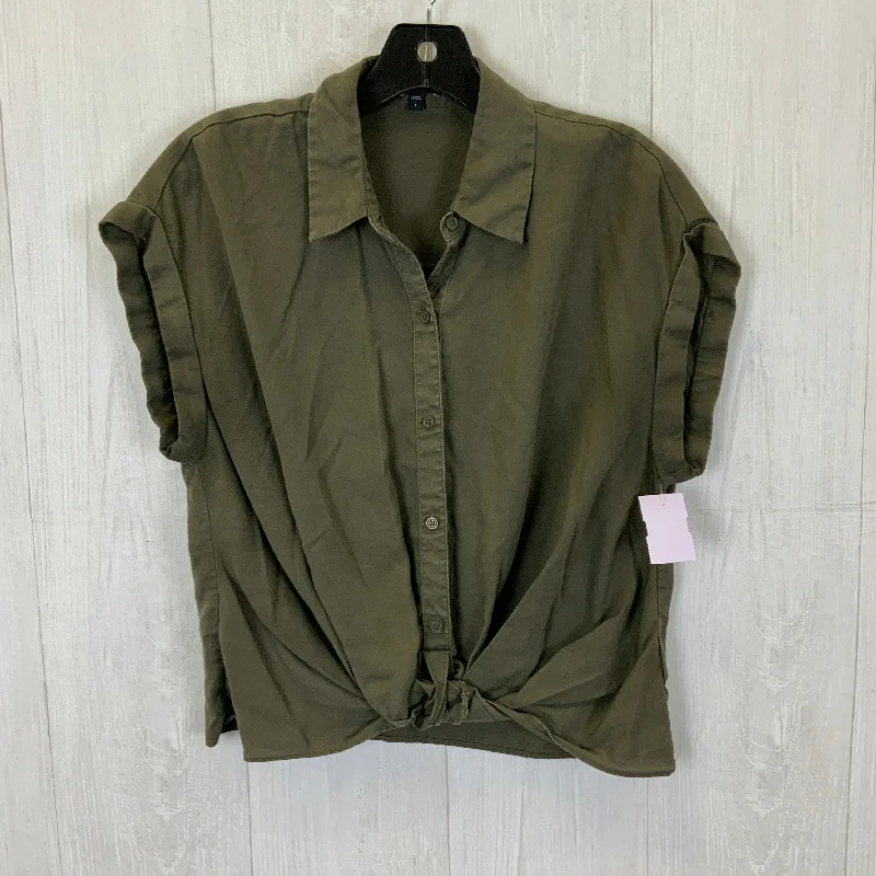 women's tops for those who want to add a touch of sophistication to their casual attireTop Short Sleeve By Express In Green, Size: S