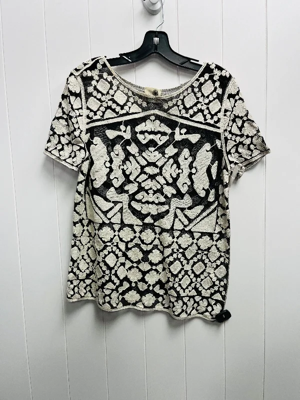 women's tops for those who want to make a fashion statementTop Short Sleeve By Anthropologie In Black & White, Size: Xs