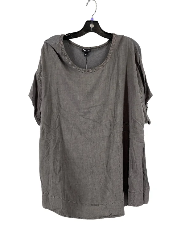 women's tops for those who want to stay on top of the latest fashion trends and wear pieces that are both stylish and on-trendTop Short Sleeve By Torrid In Grey, Size: 2