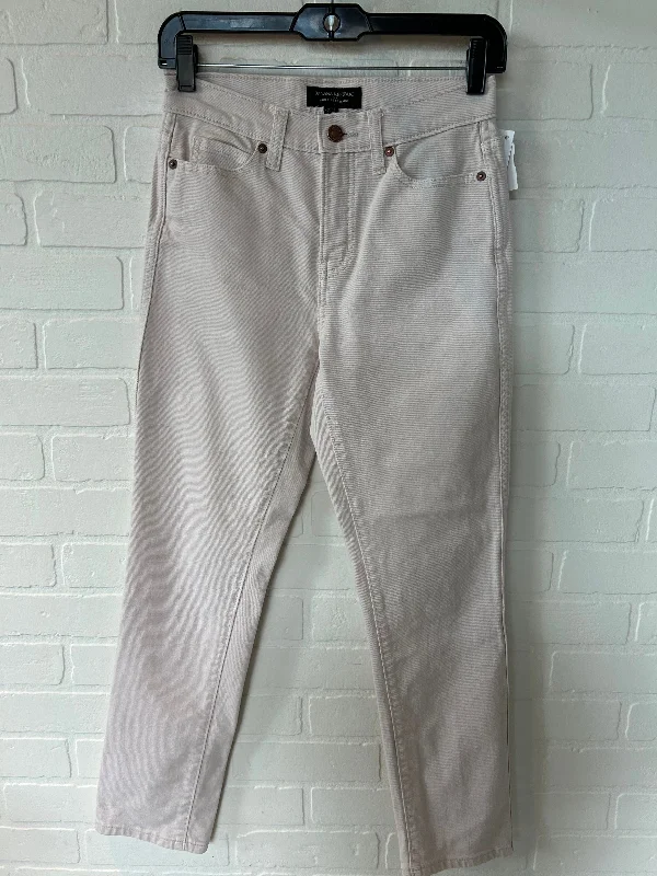 women's denim jeans with floral embroideryCream Jeans Straight Banana Republic, Size 2