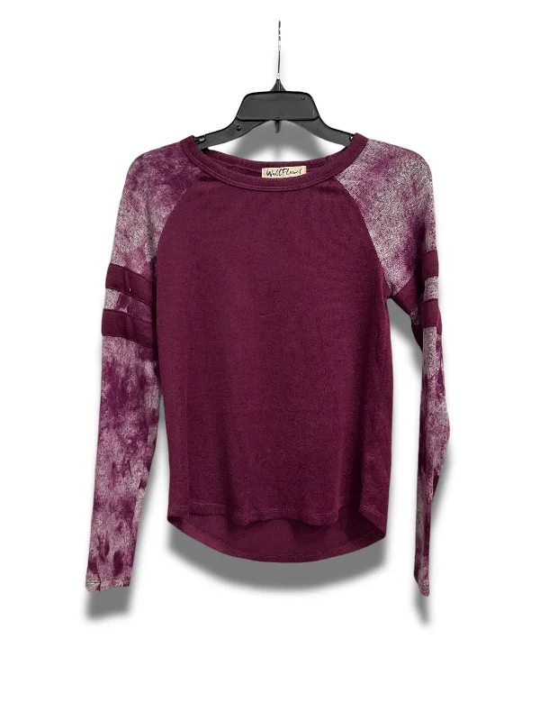 women's tops for those who want to wear versatile pieces that can be dressed up or downTop Long Sleeve By Wallflower In Purple, Size: S