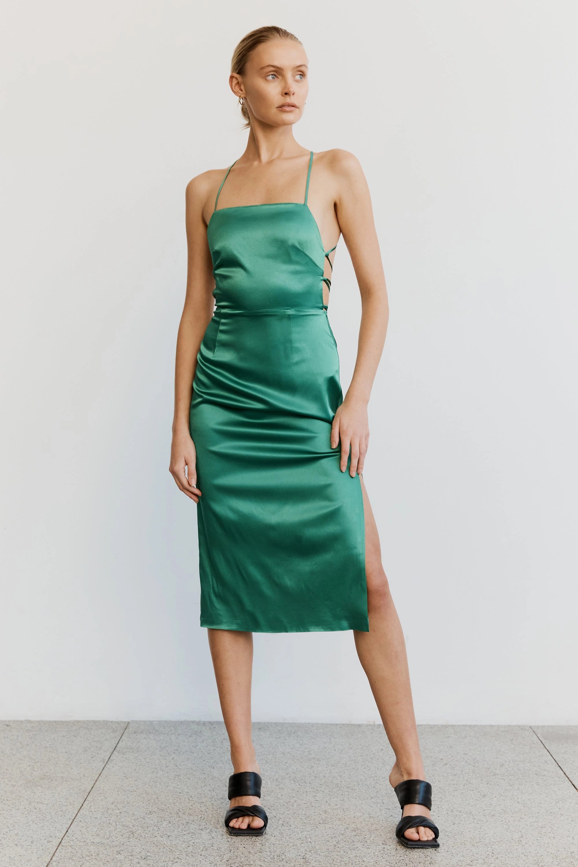 women's bell-sleeved dressesLoose Ends Midi Dress - Emerald