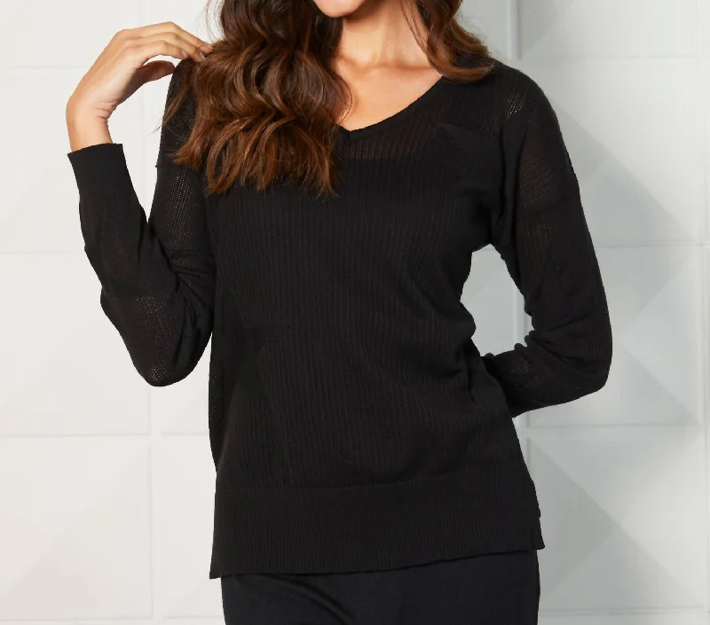 Wholesale Affordable Women's SweatersLightweight V-Neck Star Top In Black